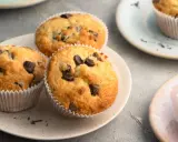 Saftige Schoko-Muffins, die nach einem einfachen Muffins Rezept gelingen. Perfekt für den Kaffeetisch.