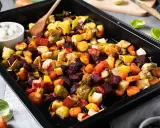 Buntes Ofengemüse mit Lauch, Karotten und Roter Bete. Perfekt für Lauch Rezepte Ofen. Dazu ein Dip.