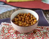 Geröstete Kichererbsen aus der Dose in einer Schale, perfekt für schnelle und leckere Rezepte.