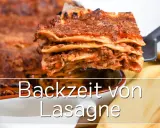 Eine frisch gebackene Lasagne wird aus der Form gehoben. Perfekt für Ober-/Unterhitze oder Umluft.