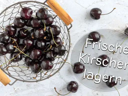 Ein Korb voller frischer Kirschen, die zum Lagern bereit sind. Was sind Kirschen? Kleine, runde, dunkelrote Früchte, perfekt für den Sommer.