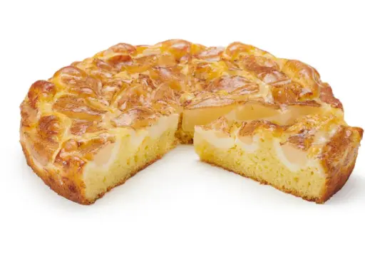 Ein saftiger Birnen Joghurt Kuchen mit goldbrauner Kruste und sichtbaren Birnenstücken.