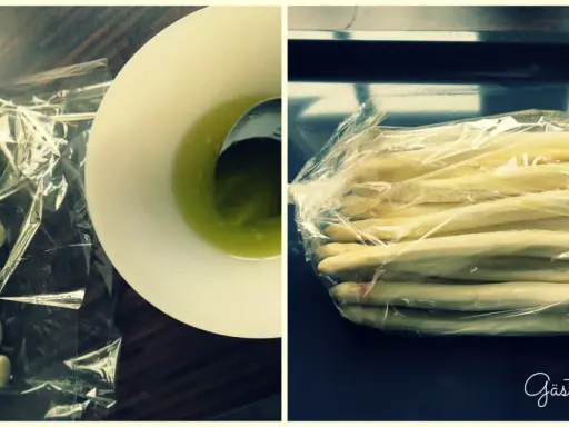 Frischer weißer Spargel im Bratschlauch, bereit für die Zubereitung.