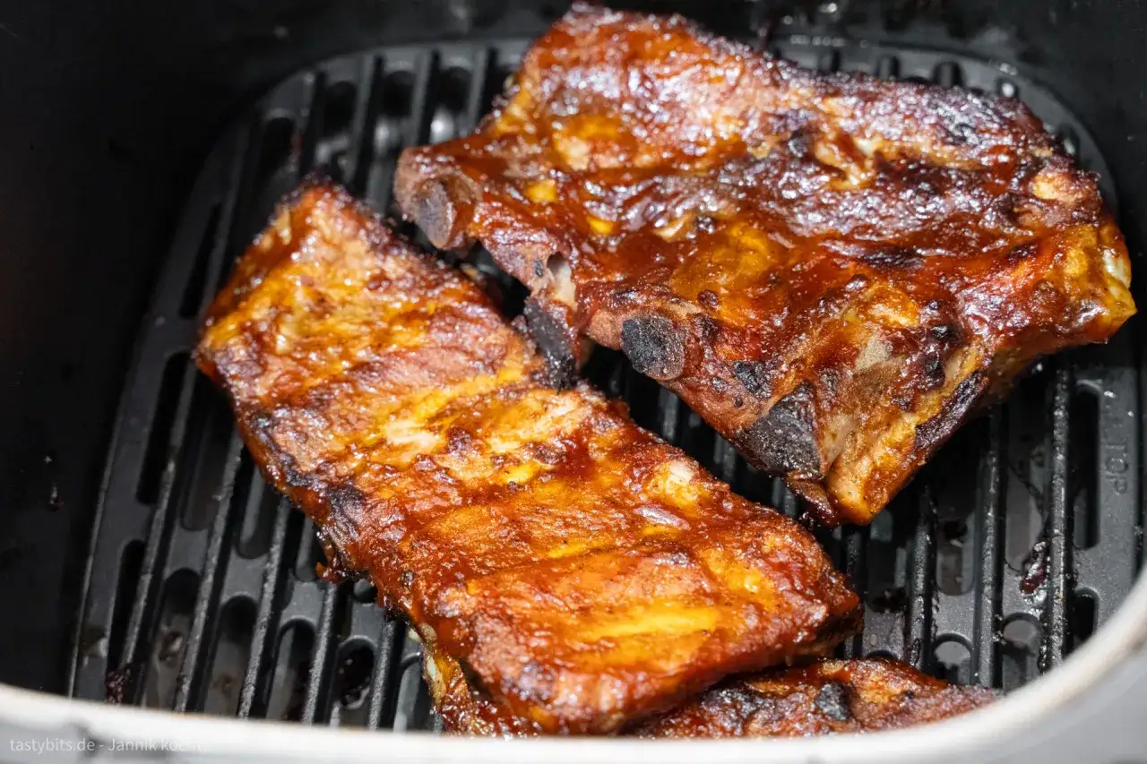 Saftige Rippchen im Airfryer, glasiert und perfekt gegart. Ein Genuss f&uuml;r jeden Fleischliebhaber!